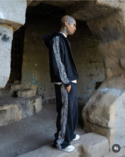 Load image into Gallery viewer, Eptm - Real camo zip up hoodie , black