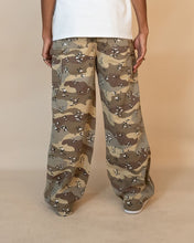 Load image into Gallery viewer, Eptm - Desert Camo Carpenter Pants
