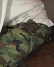 Load image into Gallery viewer, Eptm - Surge cargo shorts - og camo
