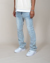 Load image into Gallery viewer, Eptm - Perfect flared denim,  light indigo
