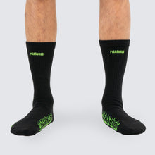 Load image into Gallery viewer, Pleasures Knock out socks , black
